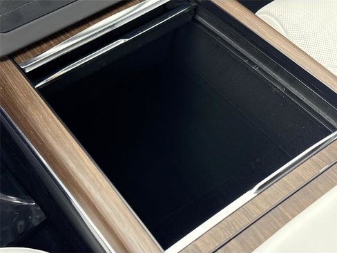 Used 2022 Tesla Model S image 23