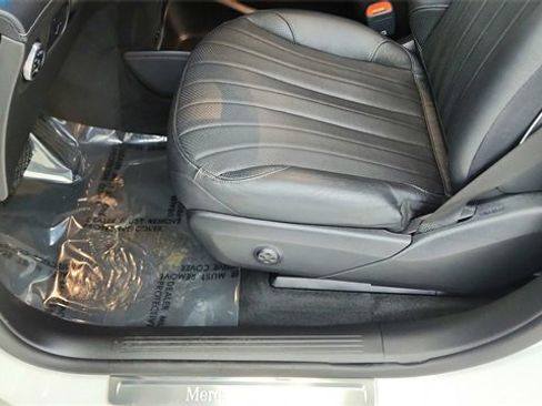 Used 2023 Mercedes-Benz EQE 500 4MATIC SUV w/ Exclusive Trim Package image 33