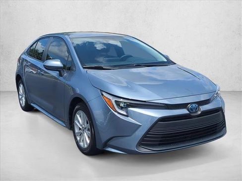 Certified 2025 Toyota Corolla LE w/ LE Premium Package FWD image 3