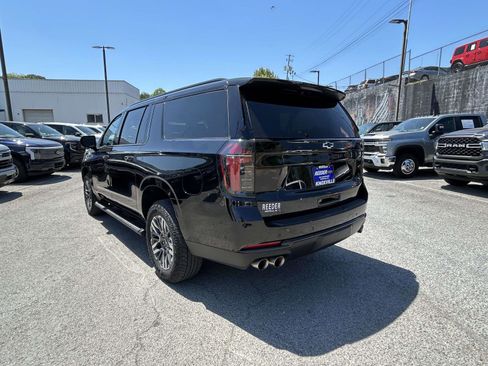 Used 2025 Chevrolet Suburban Z71 AWD/4WD image 5