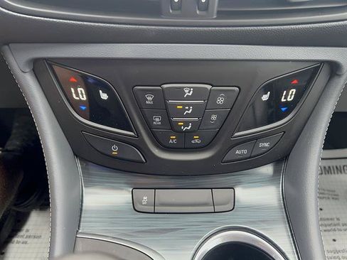 Used 2019 Buick Envision Essence AWD/4WD image 20