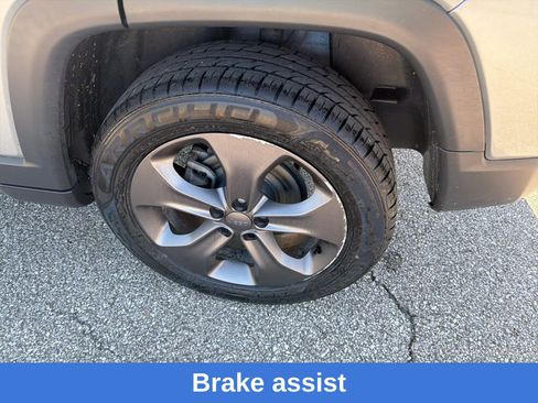 Used 2022 Jeep Compass Latitude image 24