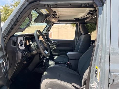 Certified 2025 Jeep Wrangler Unlimited Sahara w/ Safety Group AWD/4WD image 9