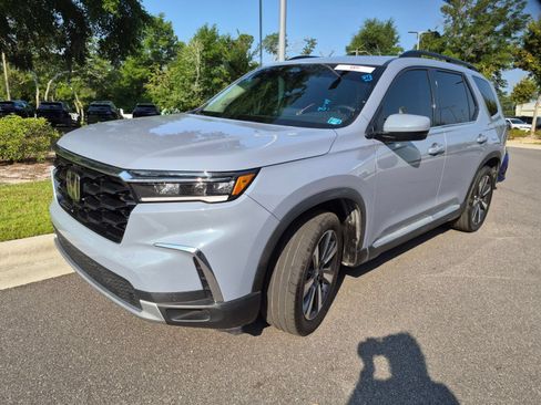 Used 2025 Honda Pilot Touring image 7