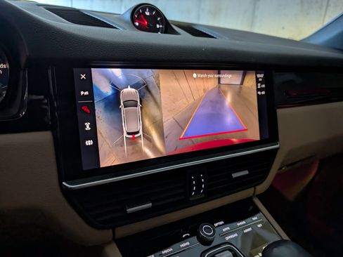 Used 2023 Porsche Cayenne image 40