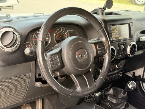 Used 2015 Jeep Wrangler Unlimited Sahara w/ Dual Top Group AWD/4WD image 16