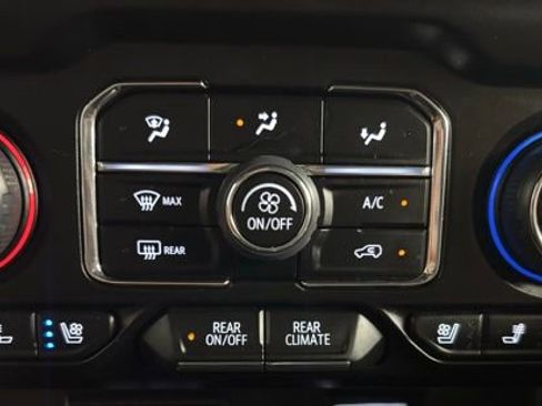 Used 2024 Chevrolet Suburban Premier image 35