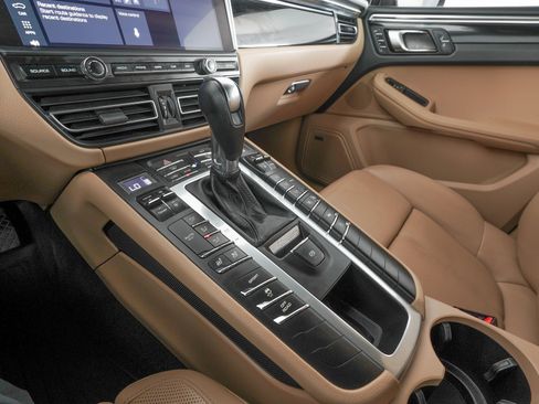 Used 2021 Porsche Macan image 22