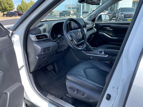 Used 2023 Toyota Highlander Platinum AWD/4WD image 9