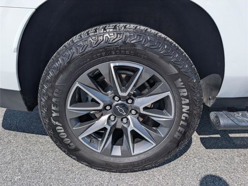 Used 2024 Chevrolet Suburban Z71 image 9