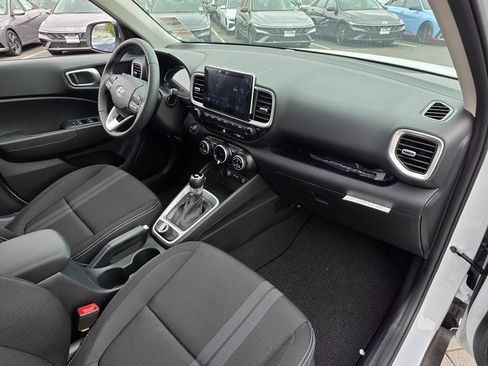 New 2025 Hyundai Venue SEL image 9
