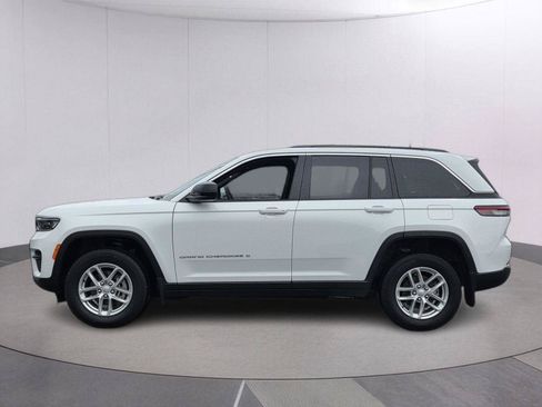 Certified 2025 Jeep Grand Cherokee Laredo X w/ Luxury Tech Group I AWD/4WD image 9