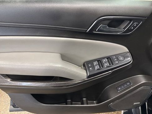 Used 2019 Chevrolet Suburban LT w/ LT Signature Package image 10