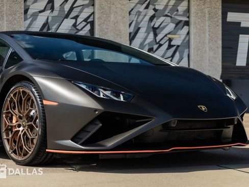Used 2022 Lamborghini Huracan EVO RWD image 2