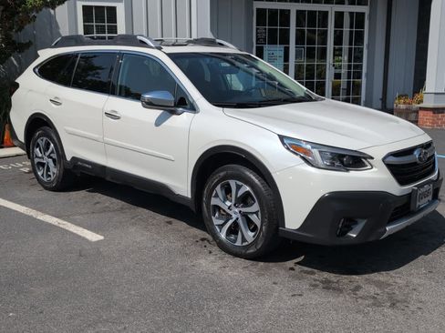 Used 2022 Subaru Outback Touring image 3