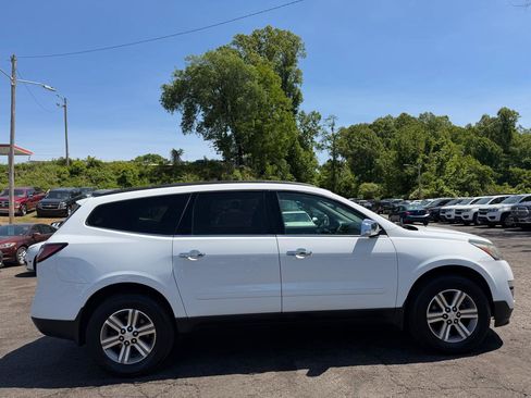 Used 2017 Chevrolet Traverse LT FWD image 4