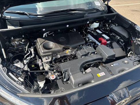 Used 2025 Toyota RAV4 XLE AWD/4WD image 43