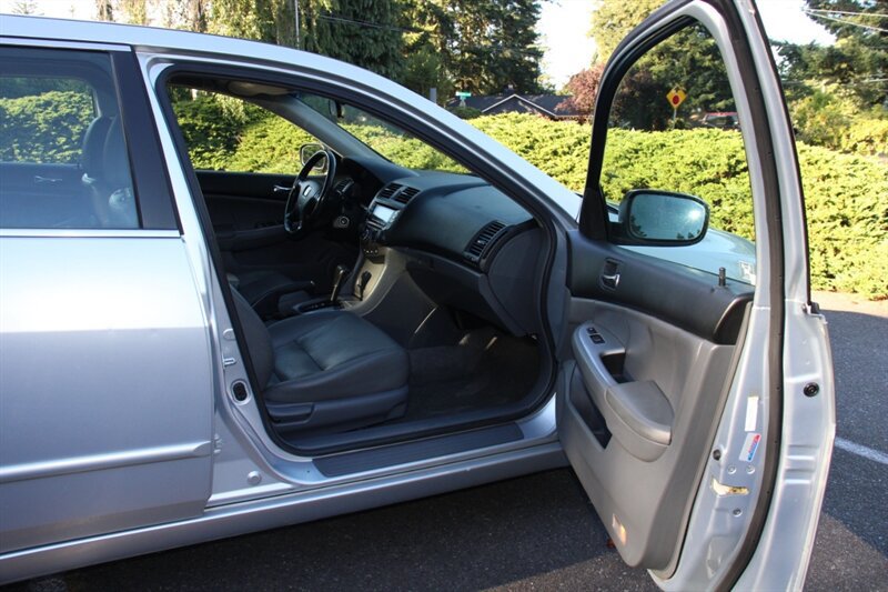 Used 2005 Honda Accord Hybrid Sedan image 12