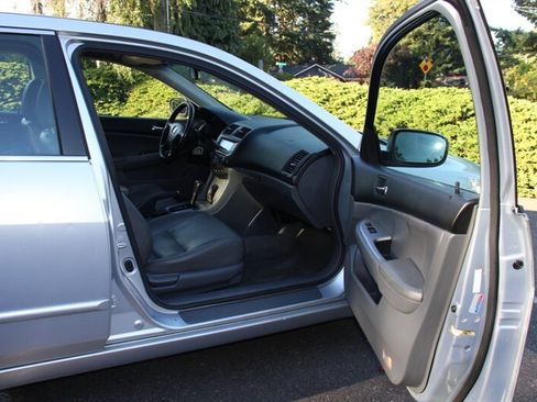 Used 2005 Honda Accord Hybrid Sedan image 12