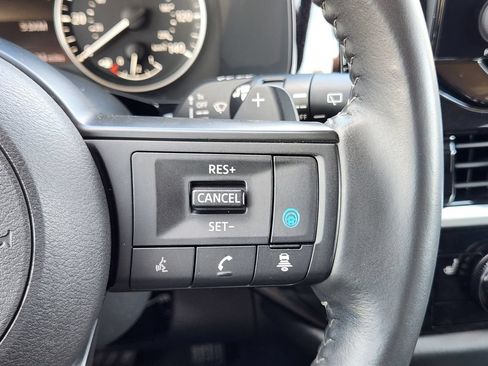 Used 2025 Nissan Pathfinder SV FWD image 28
