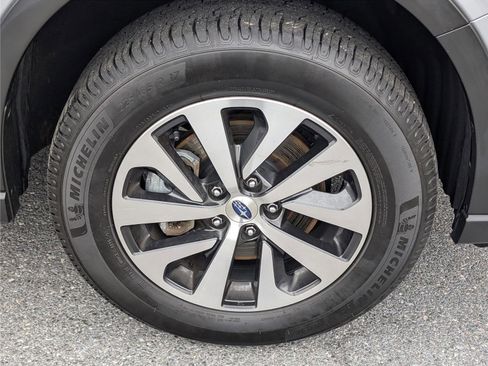 Used 2022 Subaru Outback Premium image 11