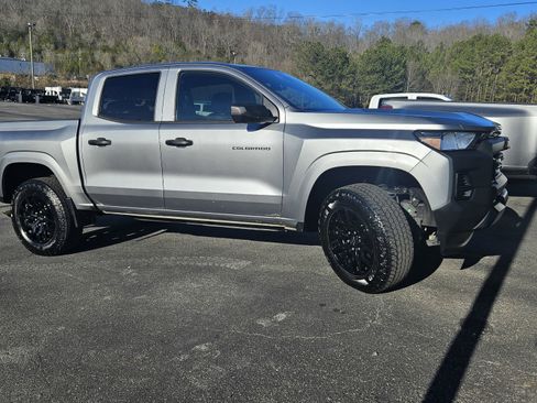 Used 2023 Chevrolet Colorado W/T image 1