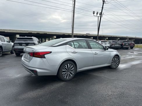 Used 2024 Nissan Altima 2.5 SV image 5