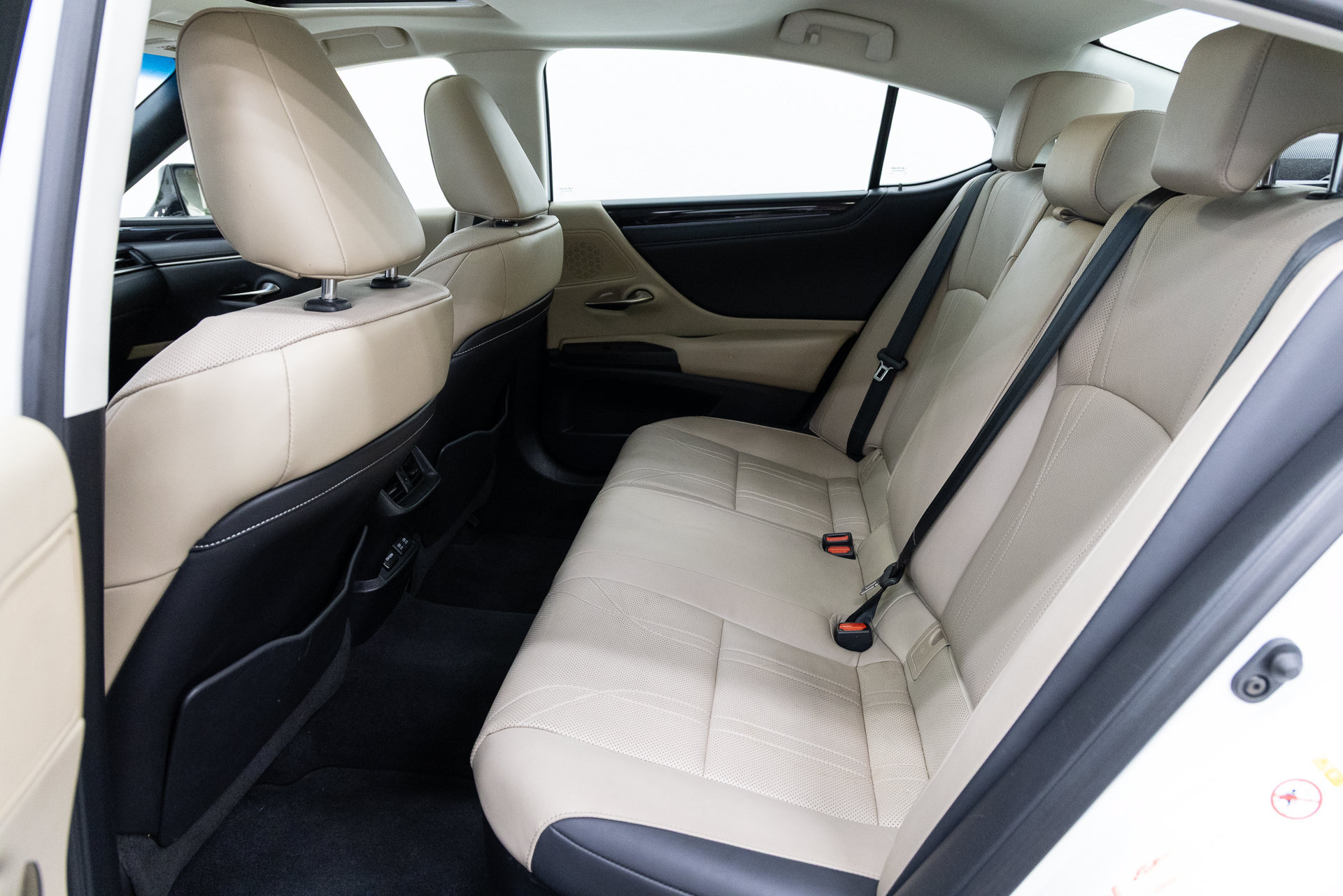 Used 2019 Lexus ES 300h FWD image 8