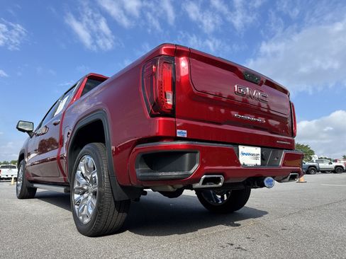 Used 2022 GMC Sierra 1500 Denali w/ Denali Reserve Package AWD/4WD image 8