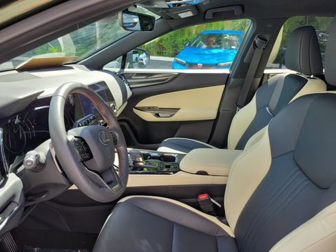 Used 2024 Lexus NX 250 FWD w/ Towing Package (2000 Lbs) image 22