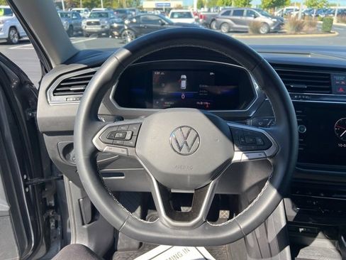 Used 2022 Volkswagen Tiguan SE image 22