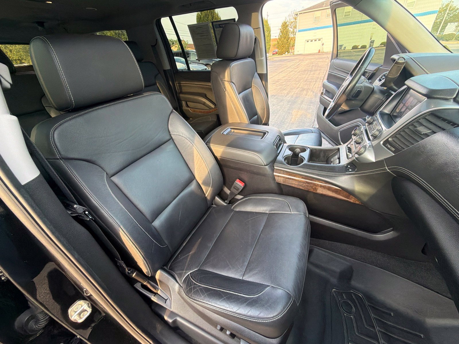 Used 2018 Chevrolet Suburban LT w/ Luxury Package AWD/4WD image 30