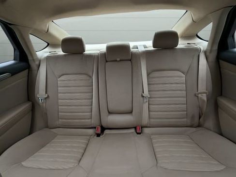 Used 2016 Ford Fusion SE image 19