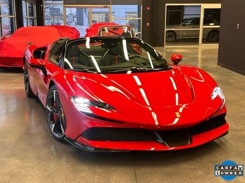 Used 2023 Ferrari SF90 Spider image 2