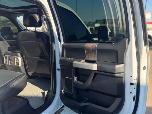 Used 2017 Ford F350 Lariat image 28