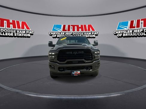 New 2026 RAM 2500 Laramie AWD/4WD image 3