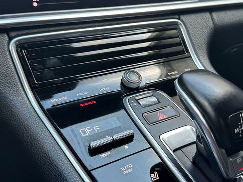 Used 2019 Porsche Panamera image 56