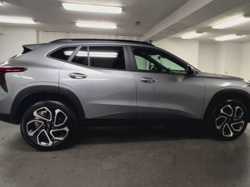 Certified 2024 Chevrolet Trax RS w/ Sunroof Package FWD image 9