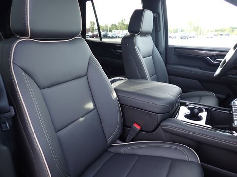 New 2026 GMC Yukon Elevation image 14