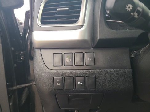 Used 2016 Toyota Highlander Limited image 26