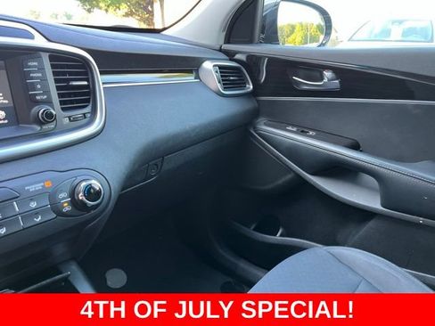 Used 2019 Kia Sorento FWD image 26
