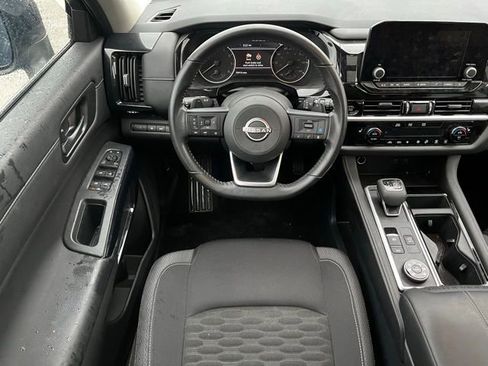 Used 2025 Nissan Pathfinder SV w/ SV Premium Package image 8