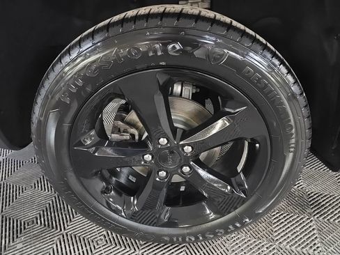 Used 2023 Jeep Grand Cherokee Limited w/ Black Appearance Package image 13