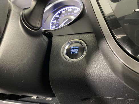 Used 2019 Toyota Camry XLE image 25