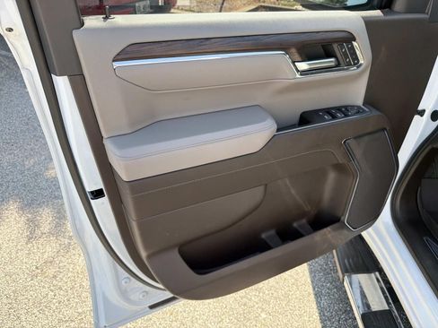 Used 2024 GMC Sierra 1500 SLT w/ X31 Off-Road Package AWD/4WD image 10