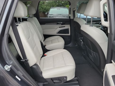Certified 2022 Kia Telluride SX w/ SX Prestige Package AWD/4WD image 12
