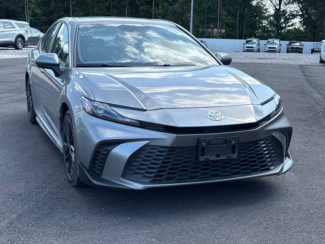 Used 2025 Toyota Camry SE FWD image 1