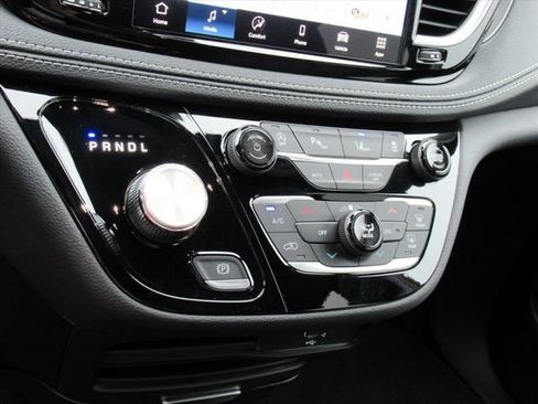 New 2026 Chrysler Pacifica Select w/ S Appearance Package image 23