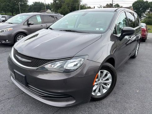 Used 2017 Chrysler Pacifica LX FWD image 1