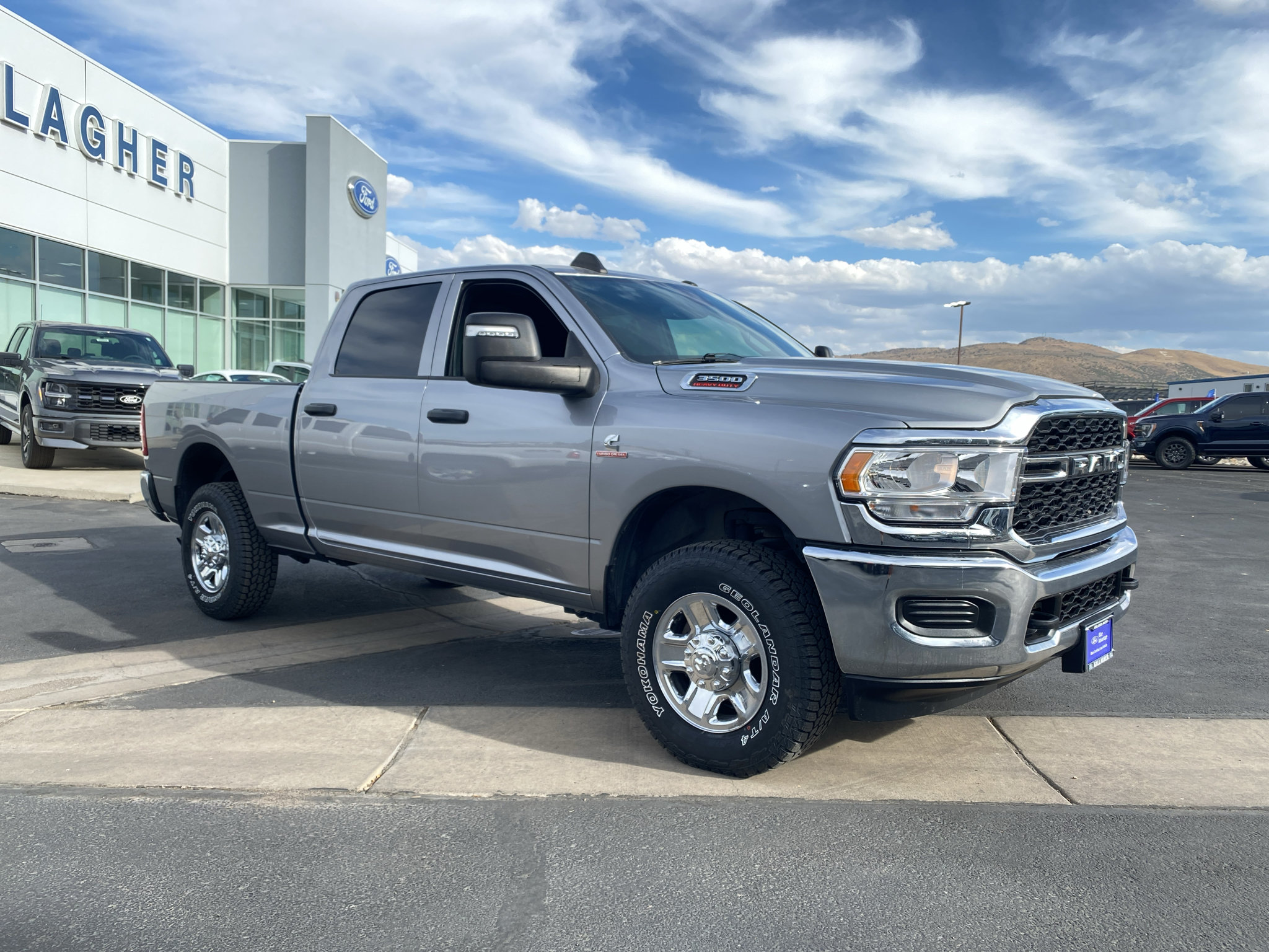 Used 2024 RAM 3500 Tradesman w/ Chrome Appearance Group AWD/4WD image 17